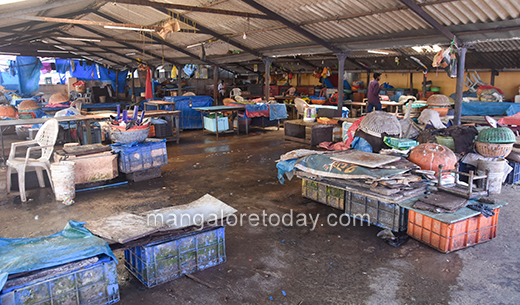 Fish market02